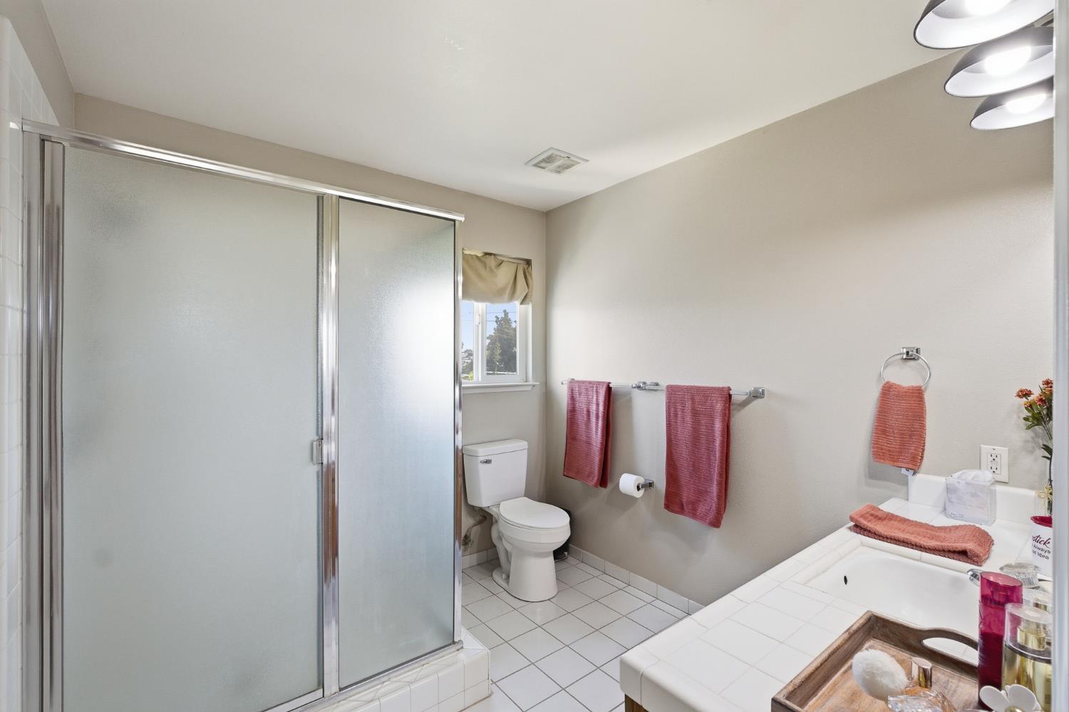 574 N Frankwood Ave, Reedley, CA 93654