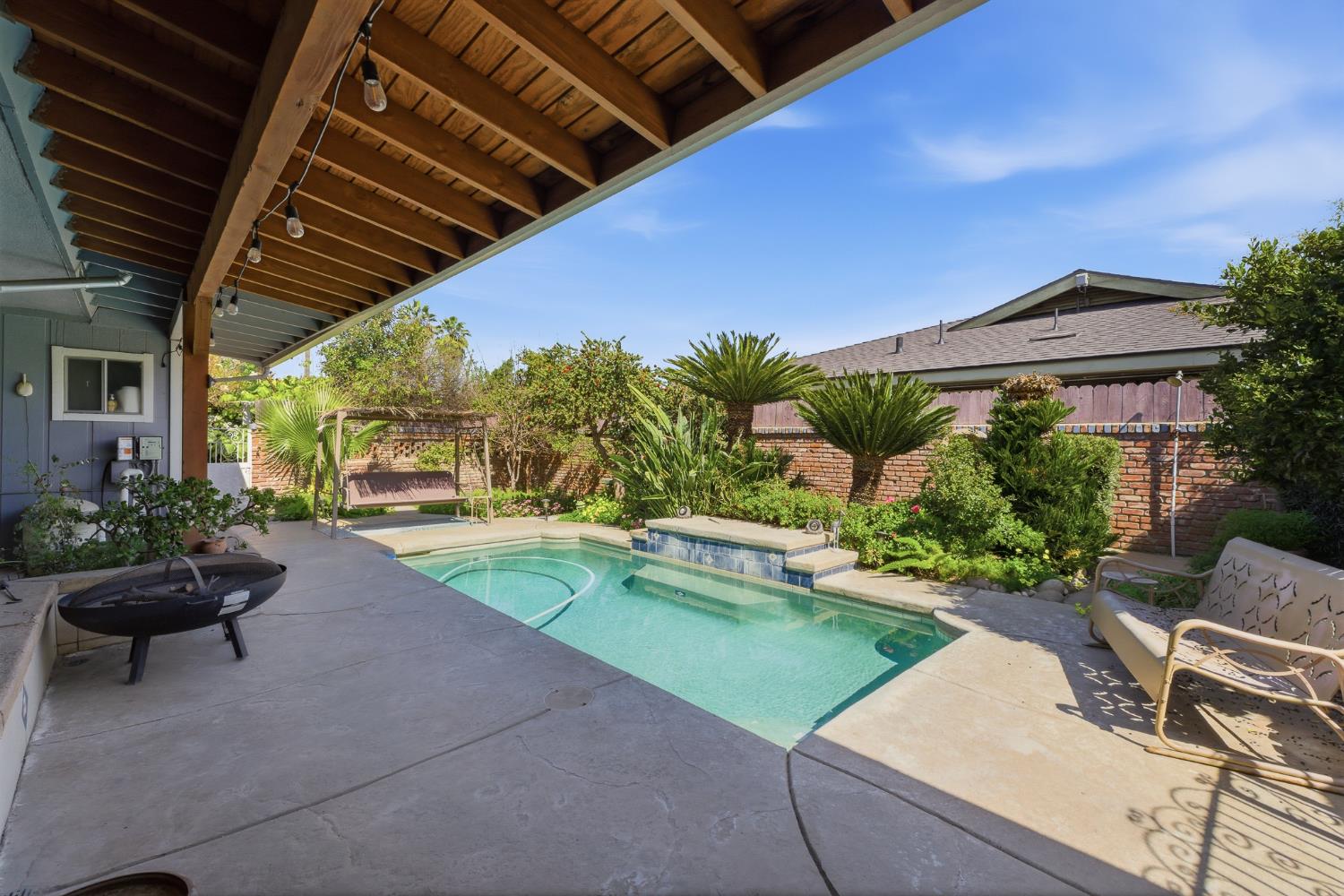 574 N Frankwood Ave, Reedley, CA 93654