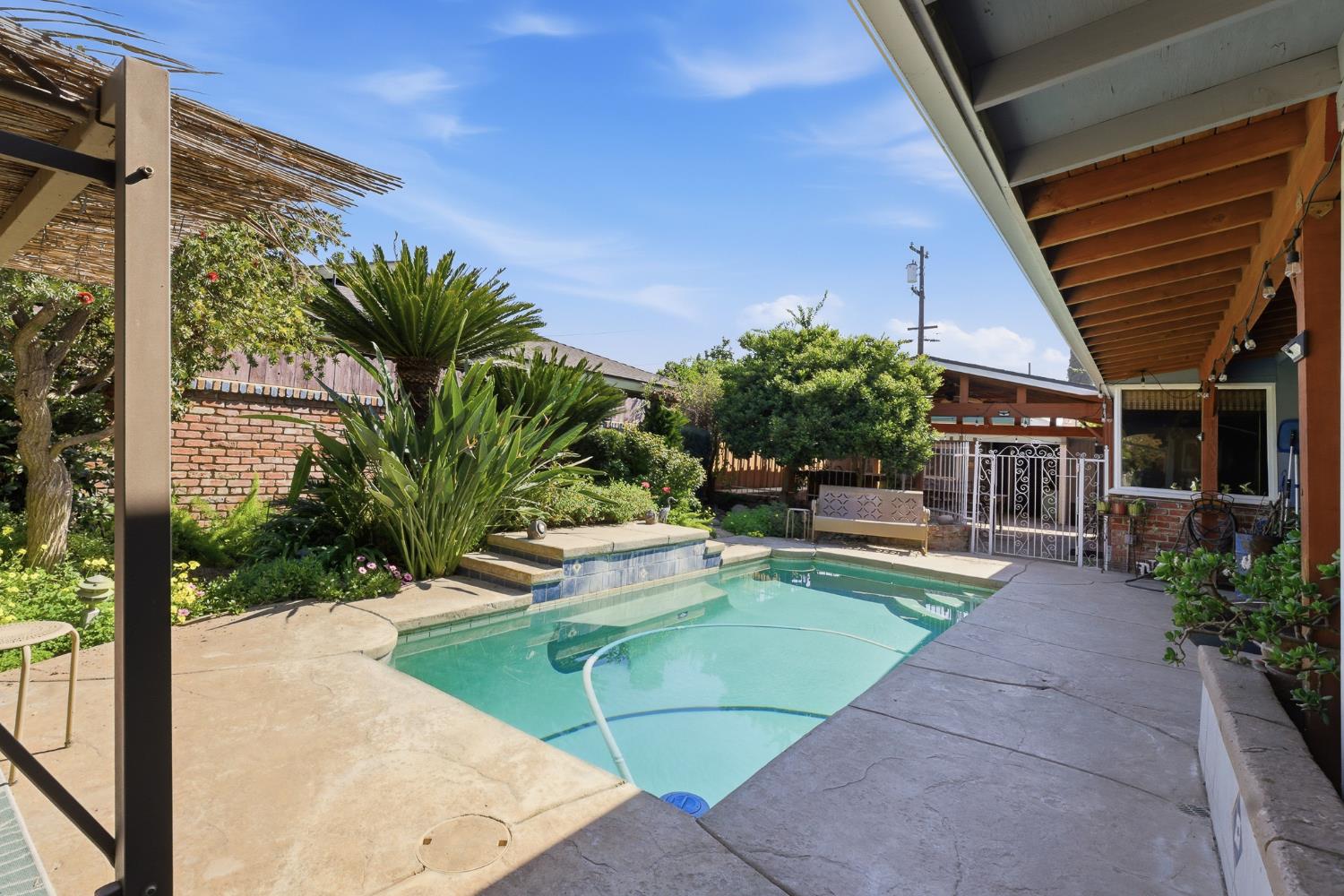 574 N Frankwood Ave, Reedley, CA 93654