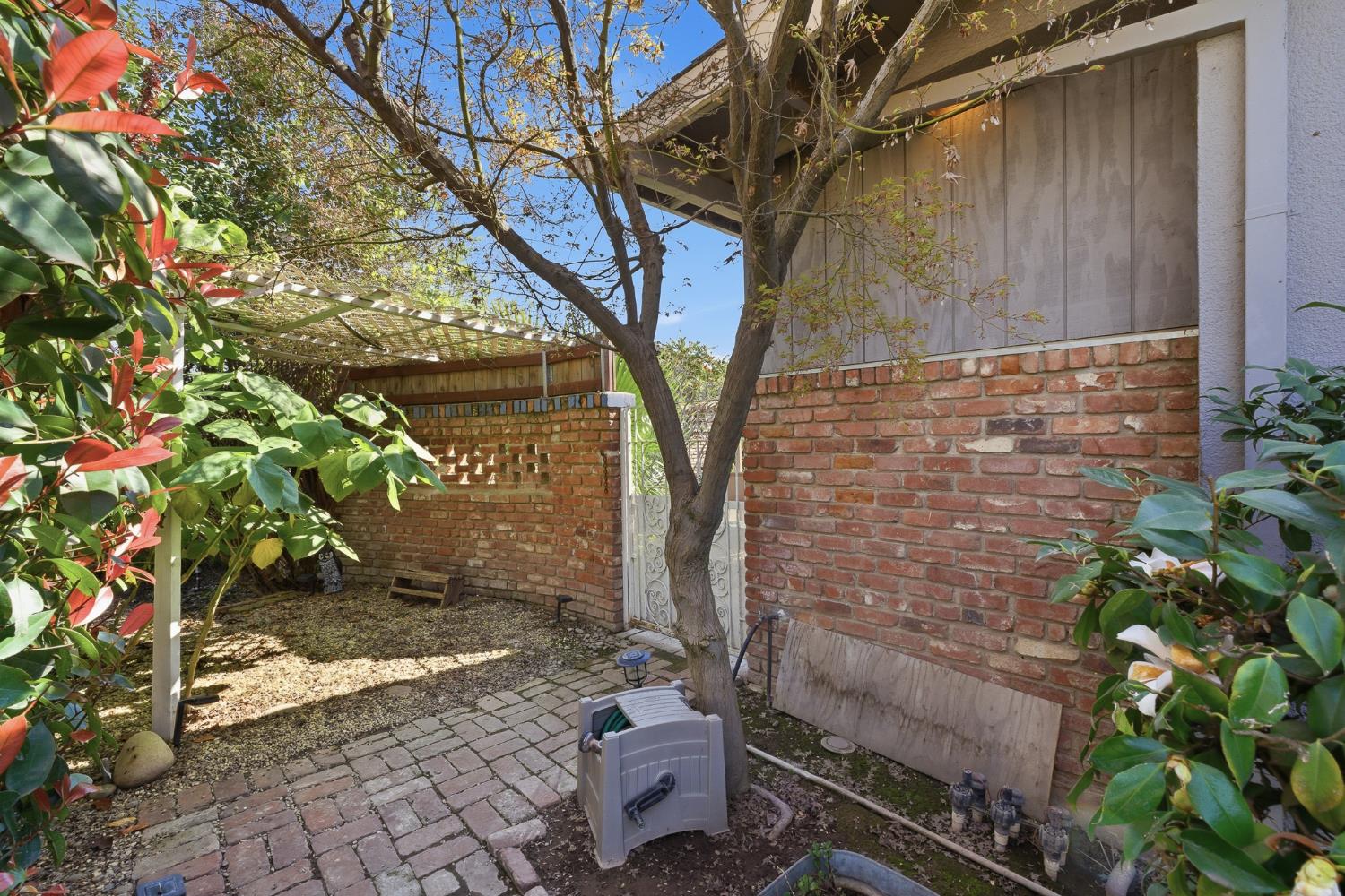 574 N Frankwood Ave, Reedley, CA 93654