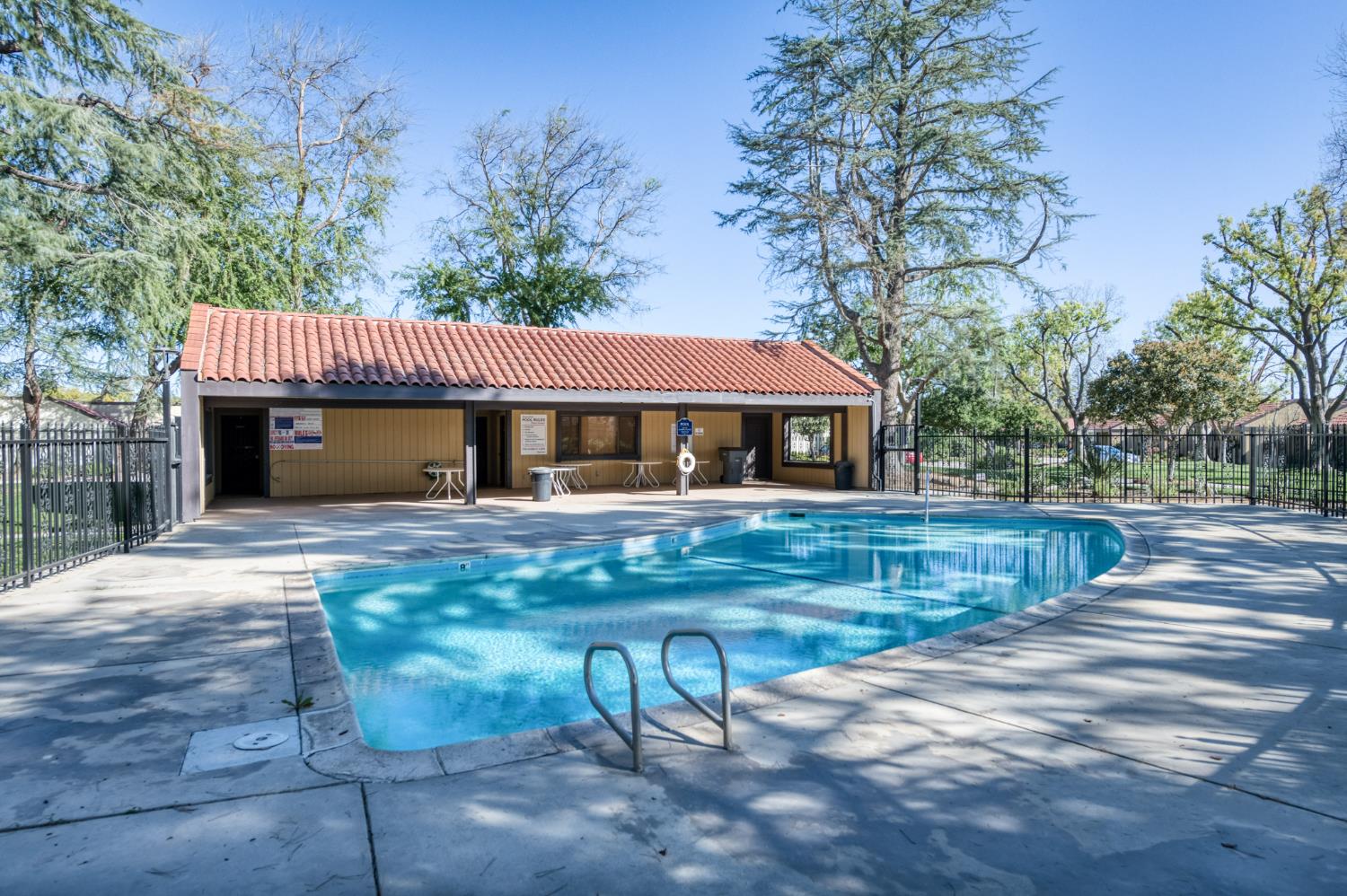 1817 W Santa Ana Ave, Fresno, CA 93705