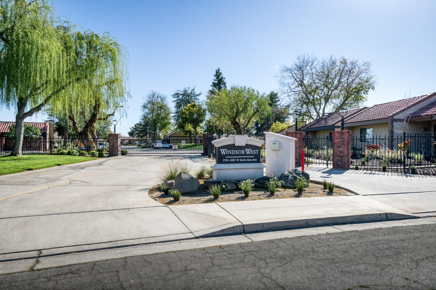 1817 W Santa Ana Ave, Fresno, CA 93705