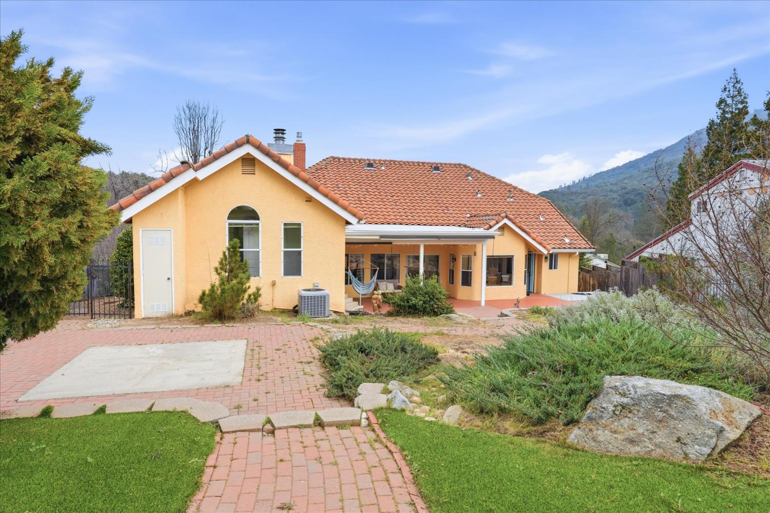 40484 Goldside Dr, Oakhurst, CA 93644