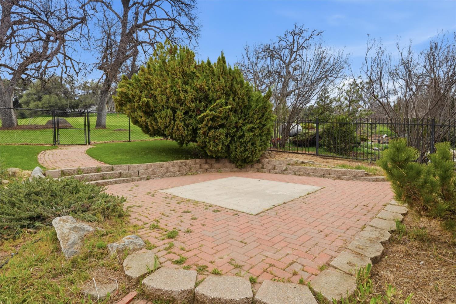 40484 Goldside Dr, Oakhurst, CA 93644