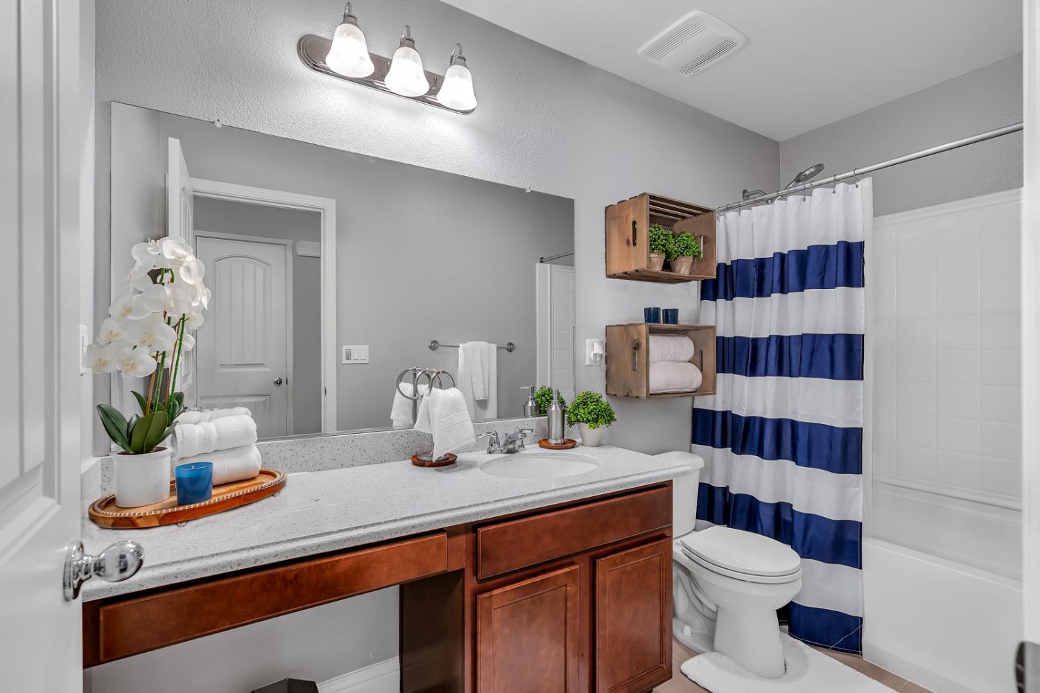 5447 Burns Avenue, Fresno, CA 93727