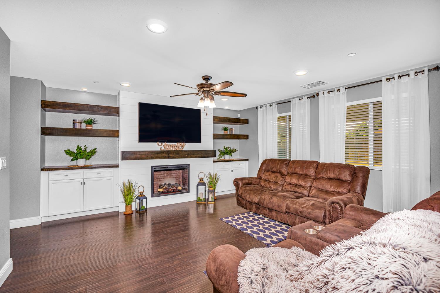 5447 Burns Avenue, Fresno, CA 93727