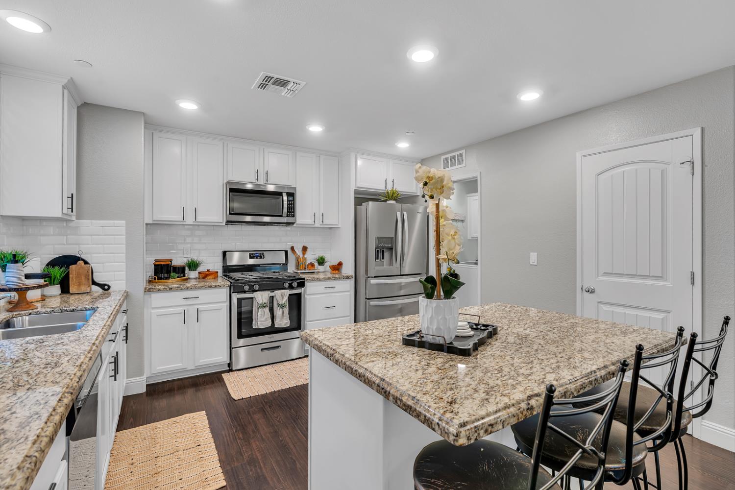 5447 Burns Avenue, Fresno, CA 93727