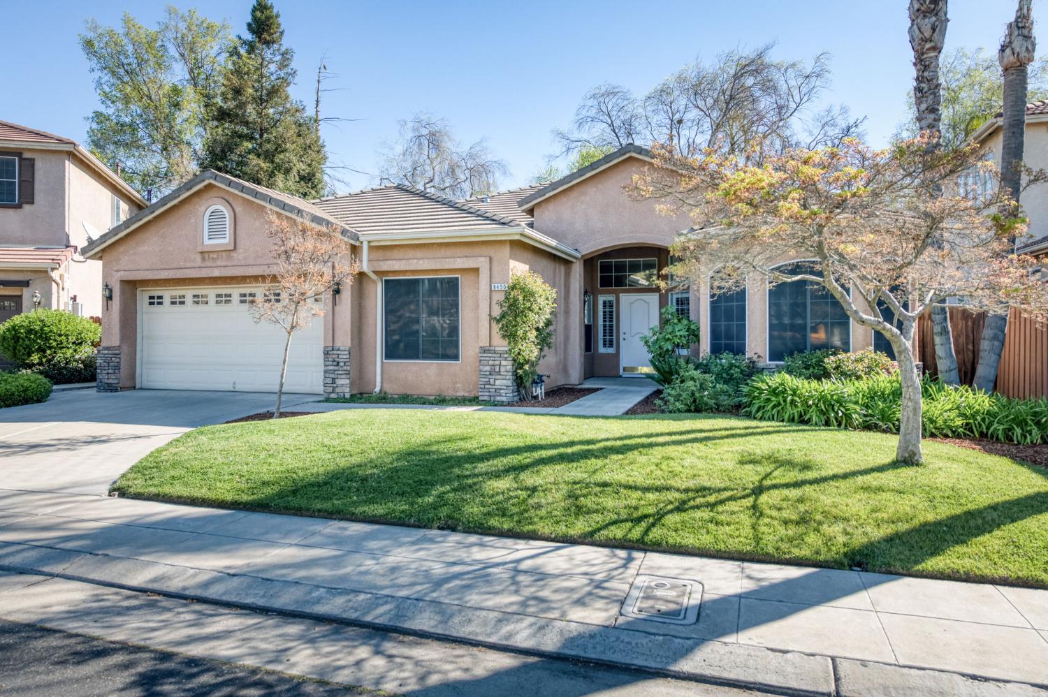 8450 N Saffron Ct, Fresno, CA 93720