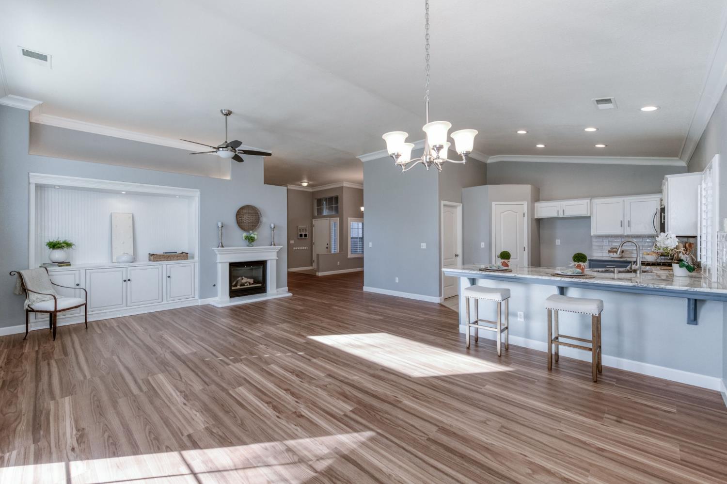 8450 N Saffron Ct, Fresno, CA 93720