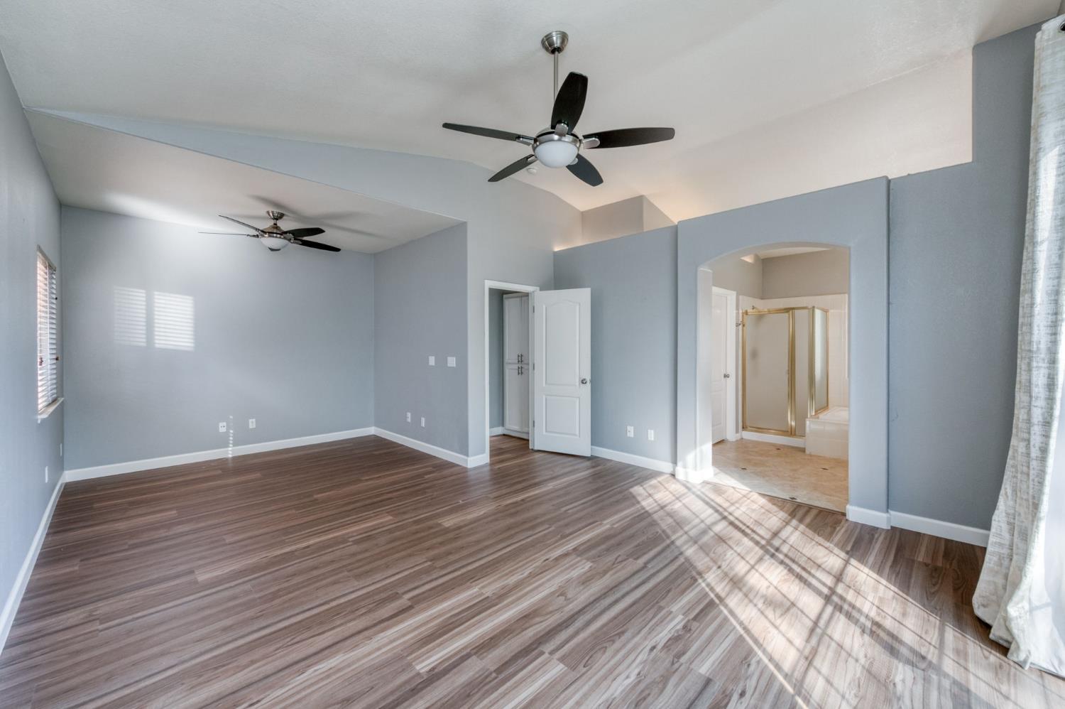 8450 N Saffron Ct, Fresno, CA 93720