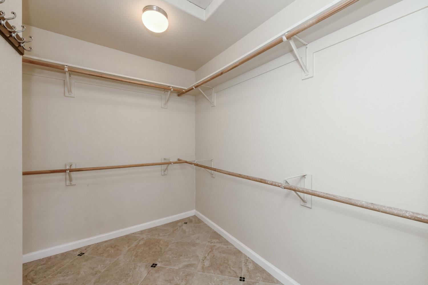 8450 N Saffron Ct, Fresno, CA 93720