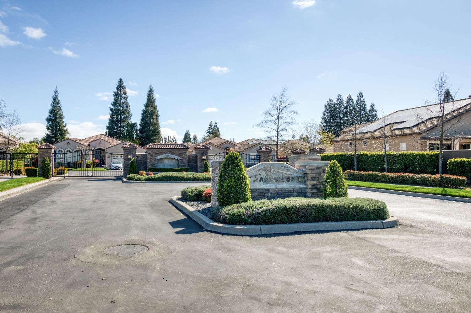 8450 N Saffron Ct, Fresno, CA 93720