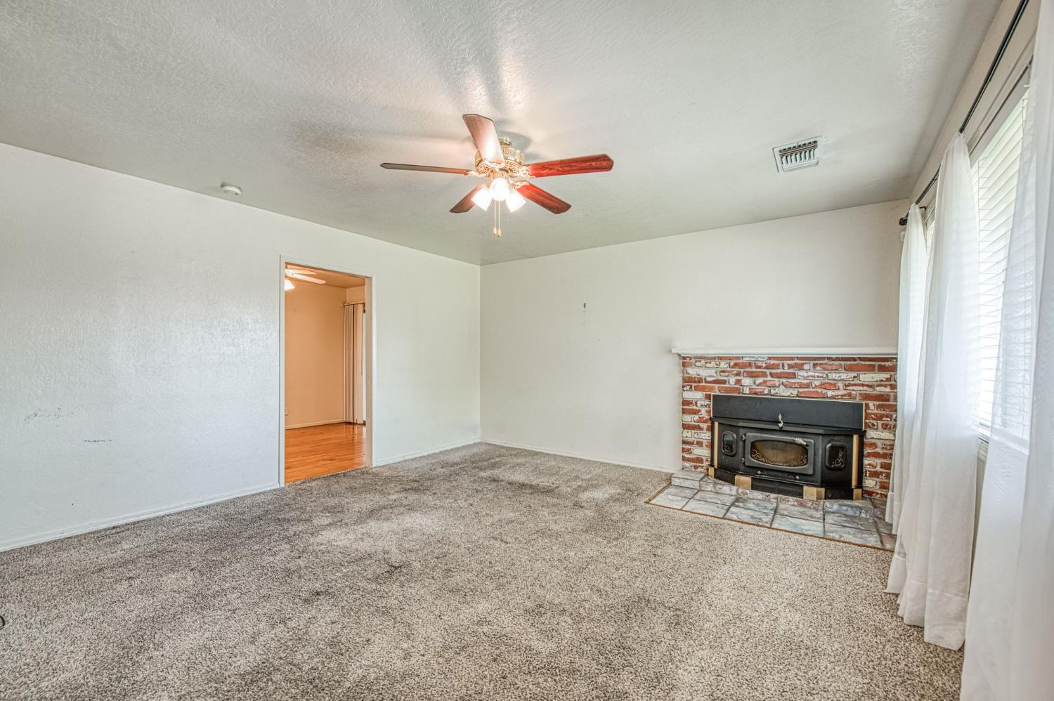 51 San Jose Ave, Clovis, CA 93612