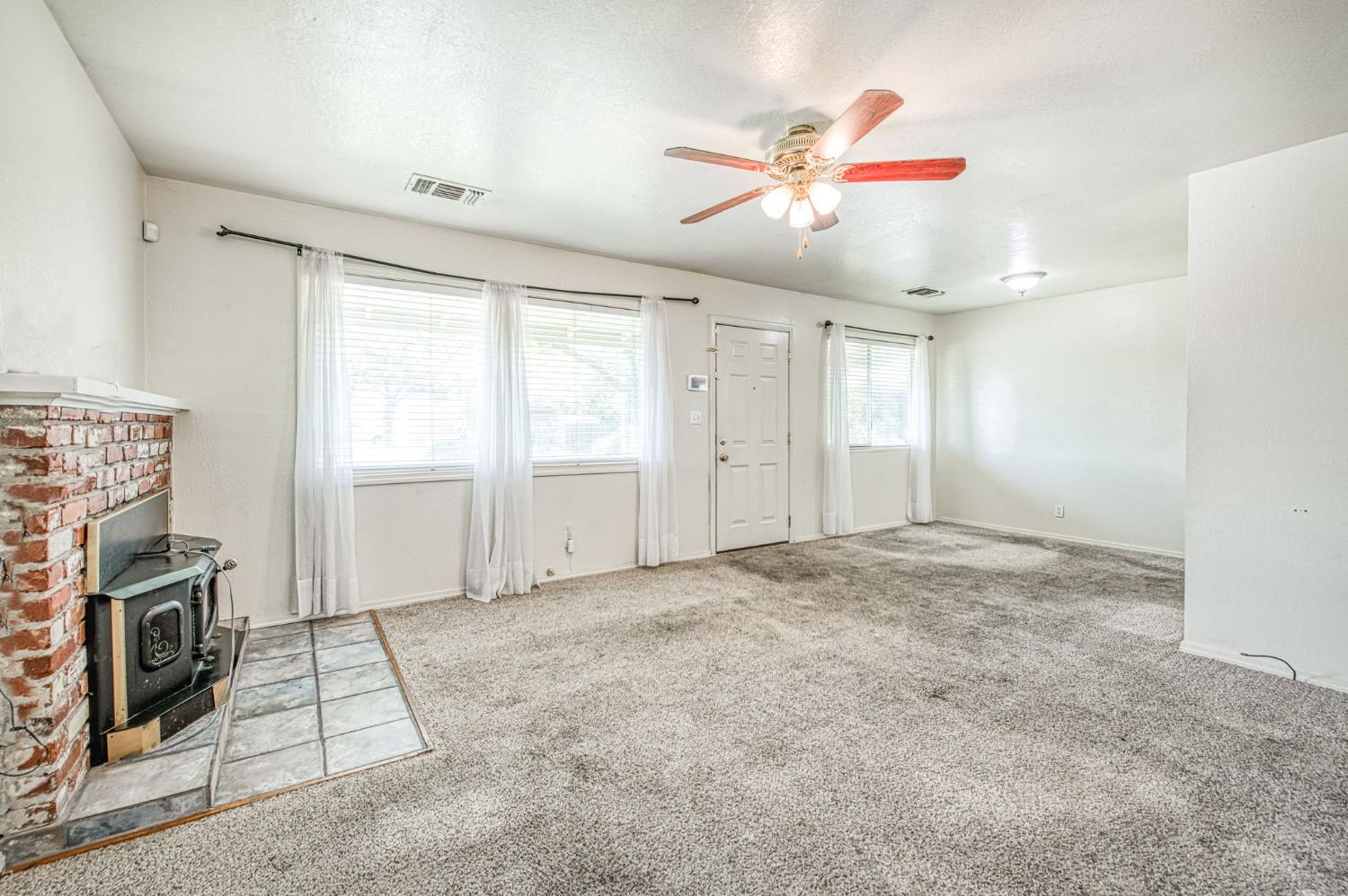 51 San Jose Ave, Clovis, CA 93612