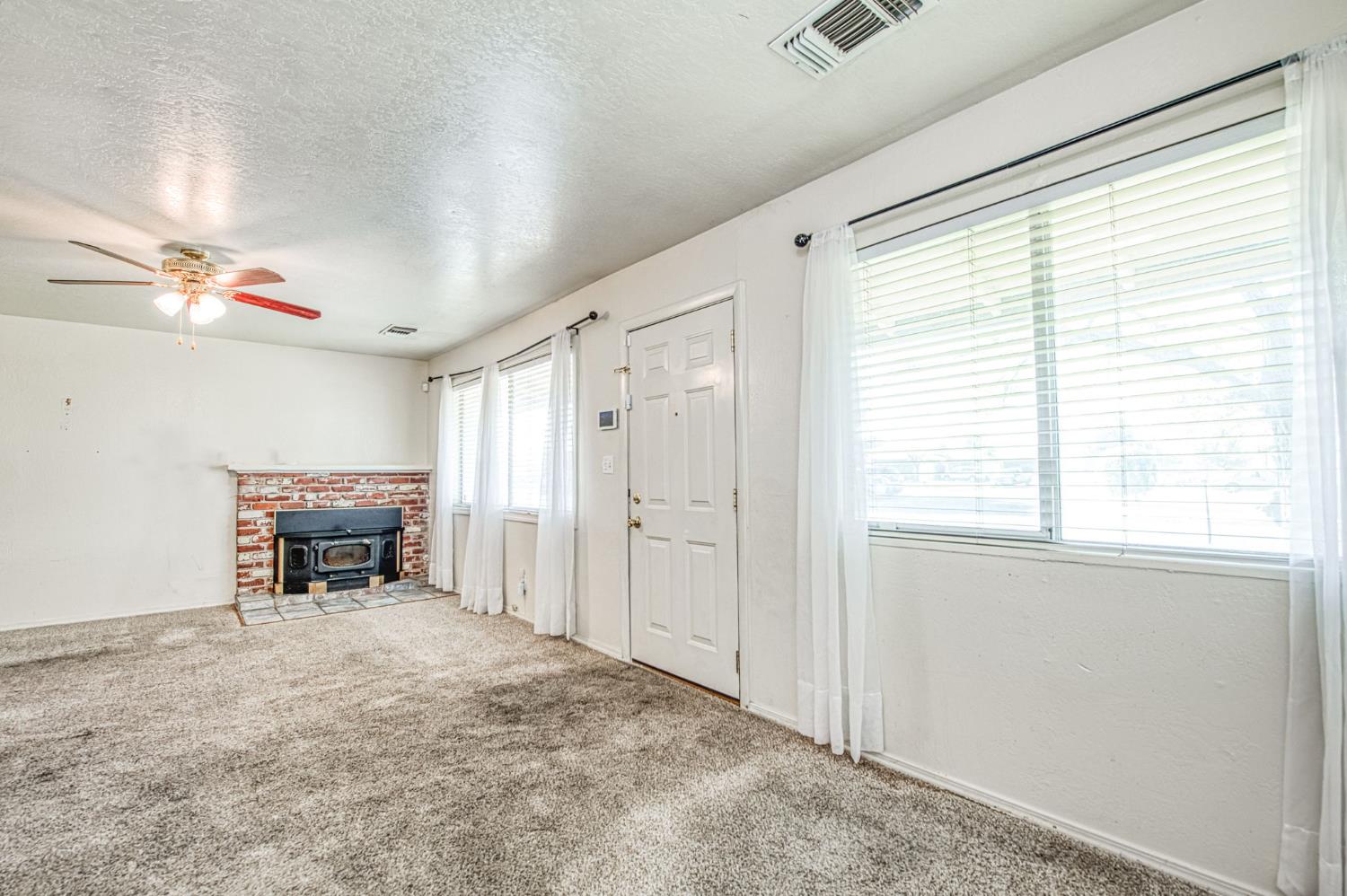 51 San Jose Ave, Clovis, CA 93612