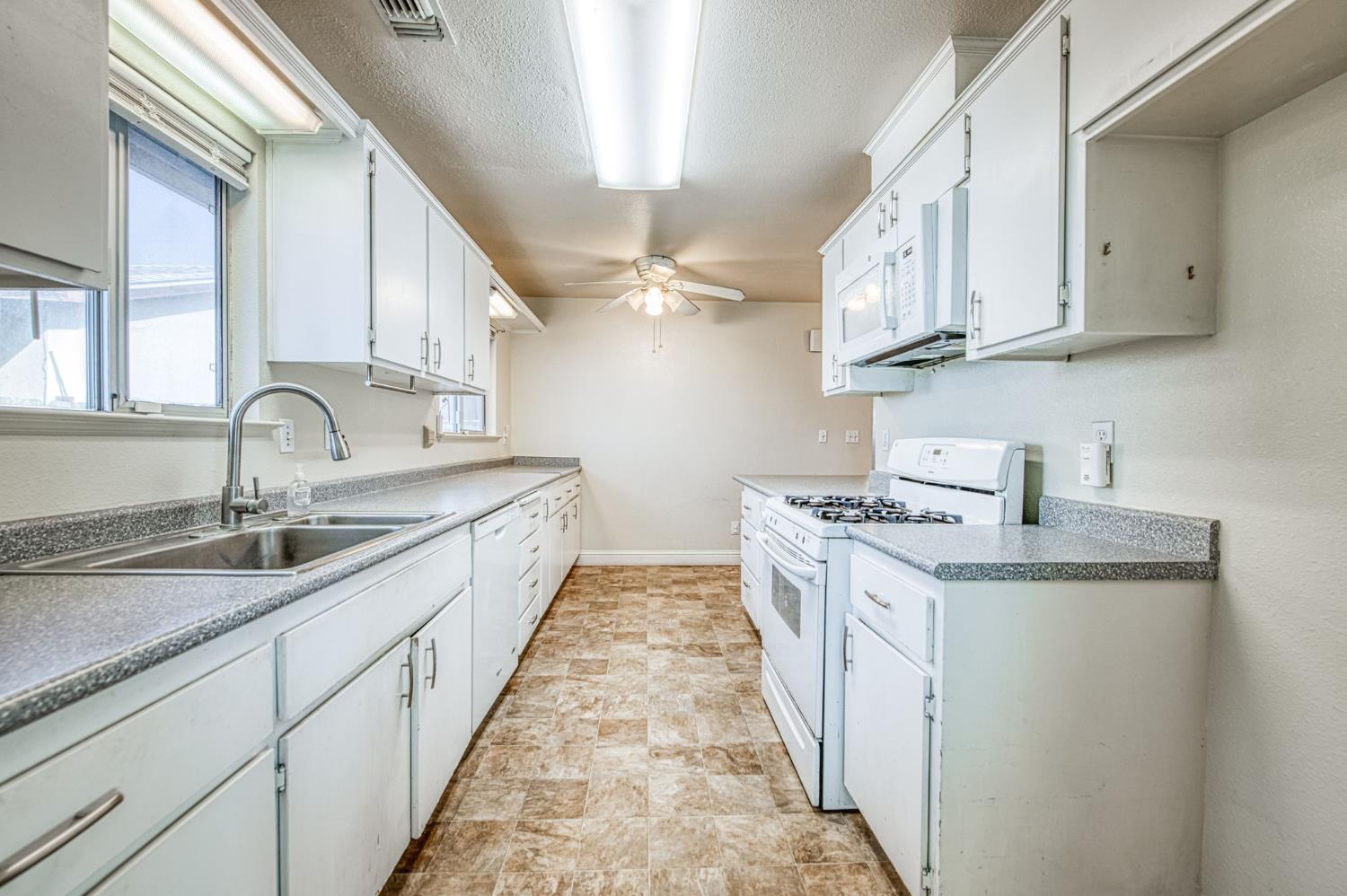 51 San Jose Ave, Clovis, CA 93612