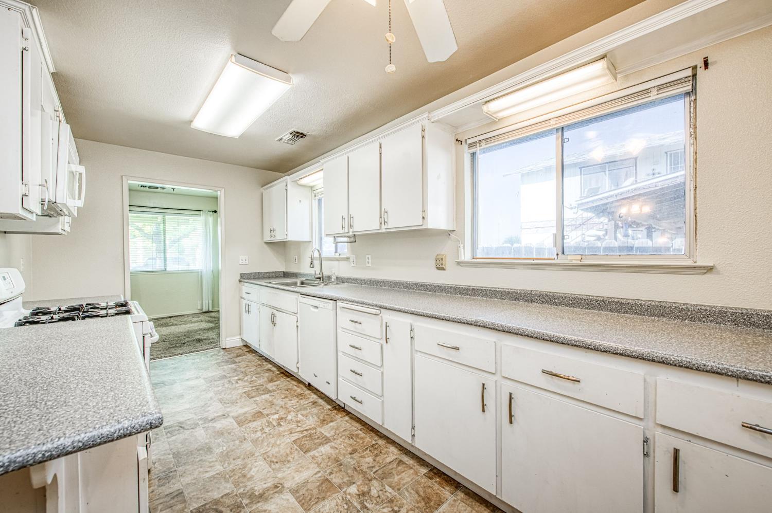 51 San Jose Ave, Clovis, CA 93612