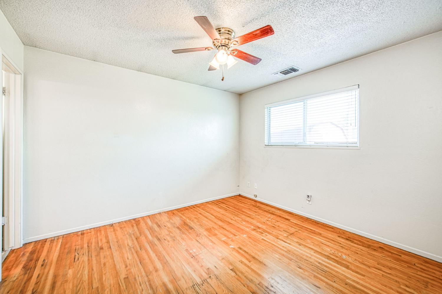 51 San Jose Ave, Clovis, CA 93612