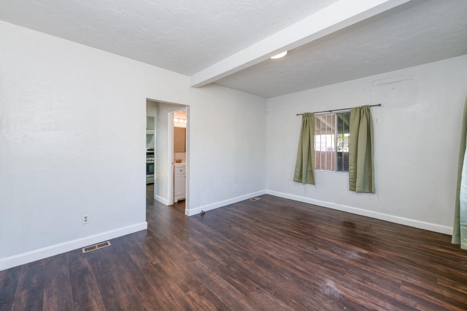 4728 E Harvey Ave, Fresno, CA 93702