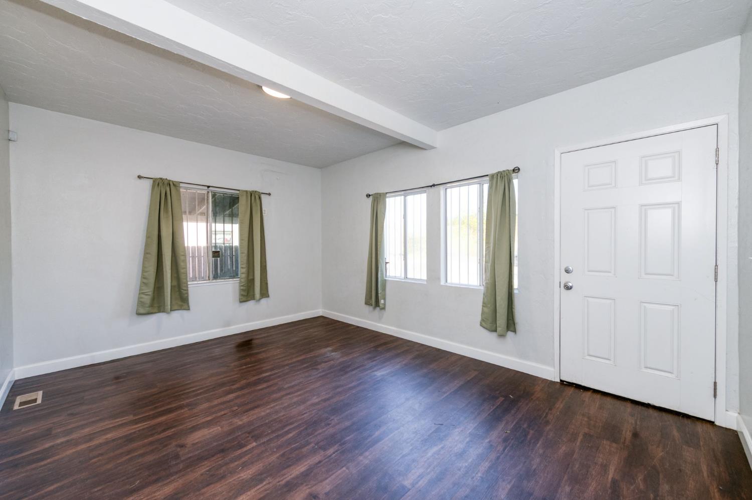 4728 E Harvey Ave, Fresno, CA 93702