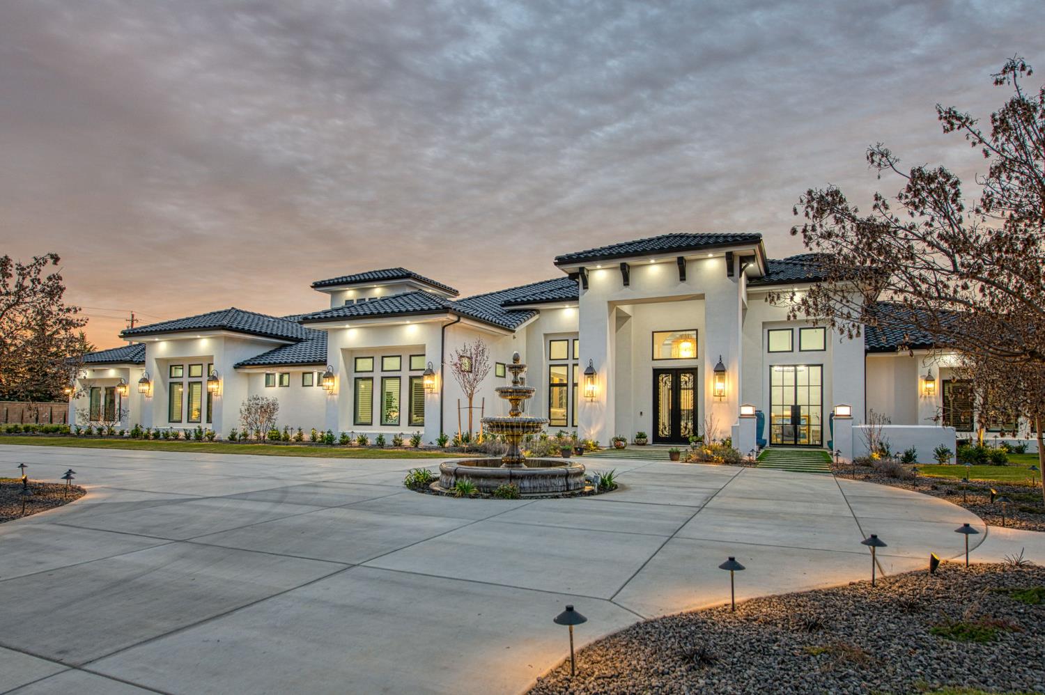 3729 E Queens Ct, Clovis, CA 93619