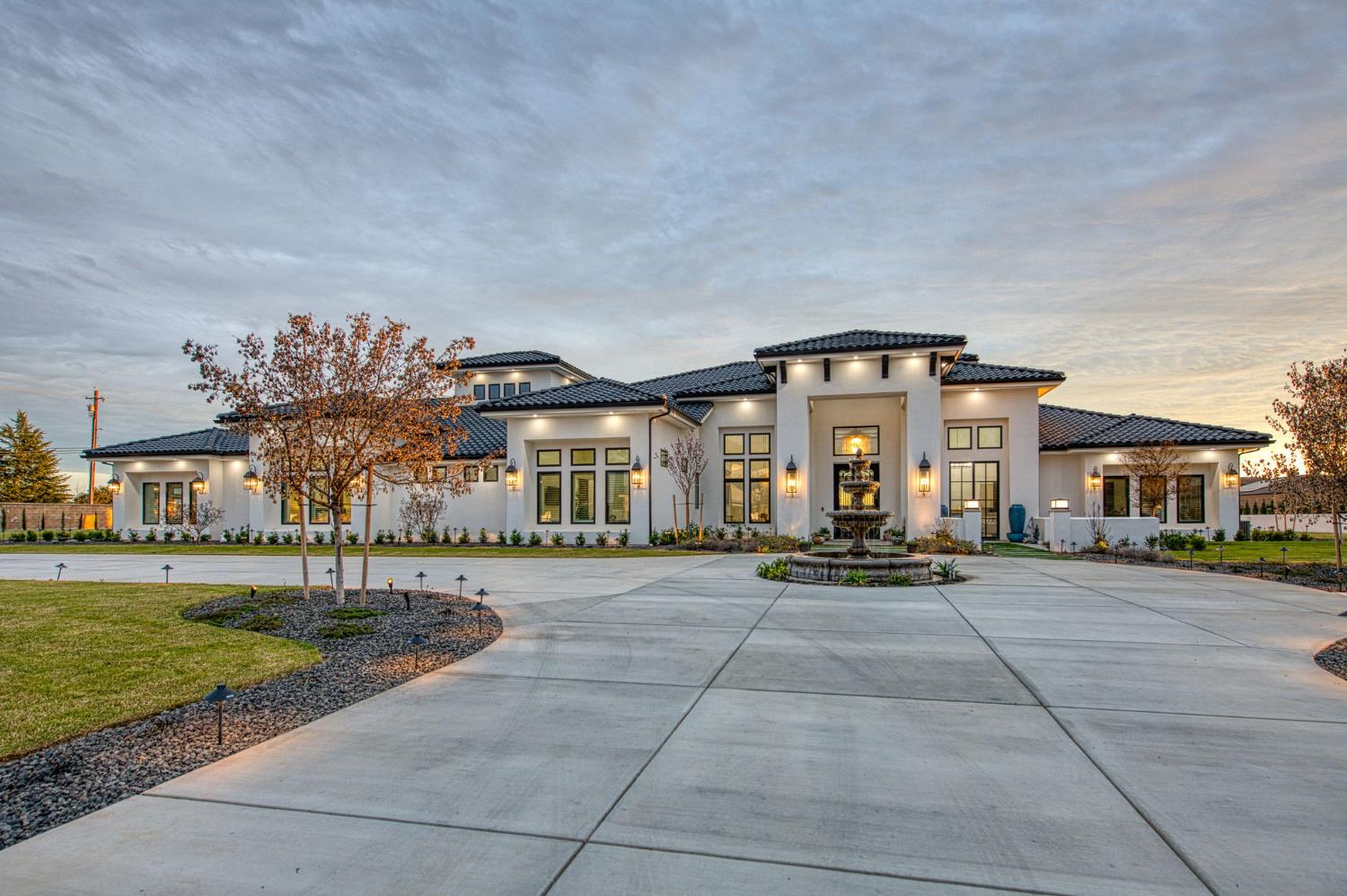 3729 E Queens Ct, Clovis, CA 93619