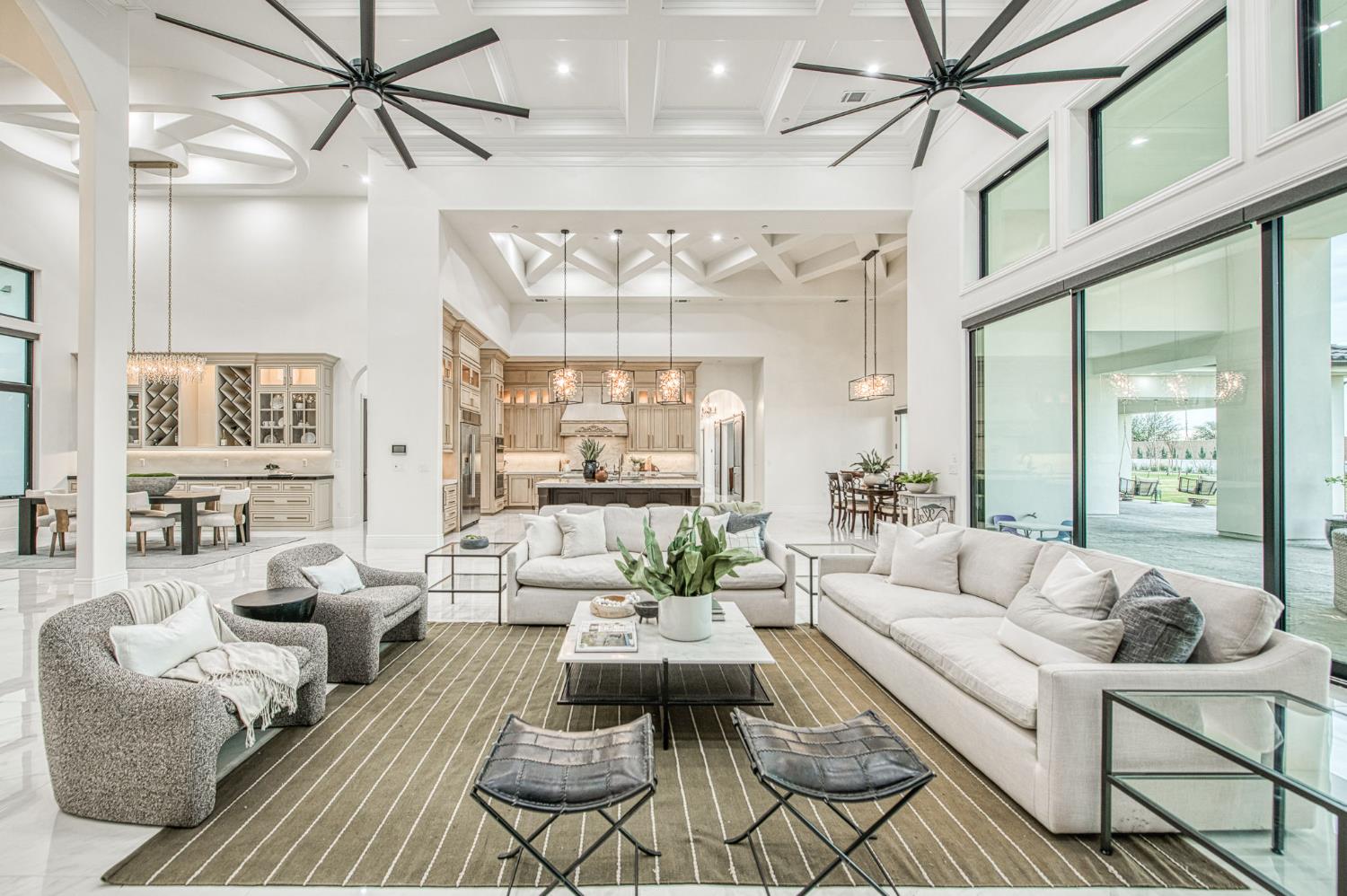 3729 E Queens Ct, Clovis, CA 93619