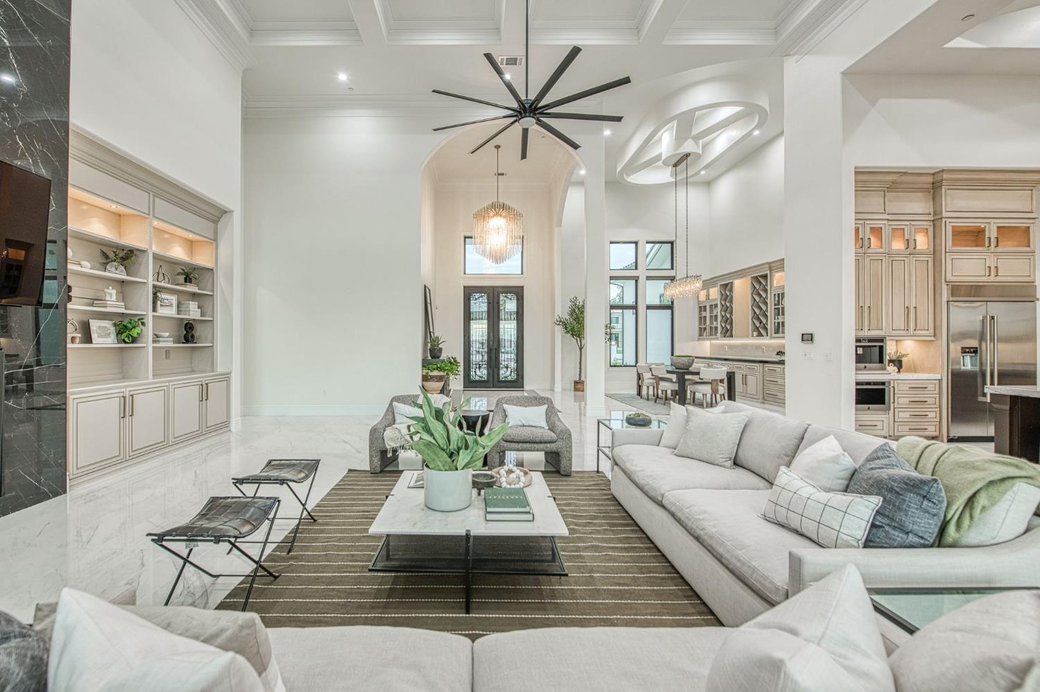 3729 E Queens Ct, Clovis, CA 93619