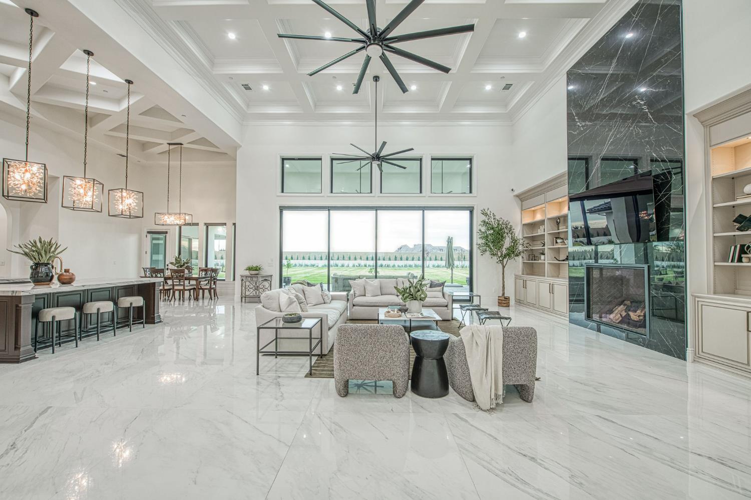 3729 E Queens Ct, Clovis, CA 93619