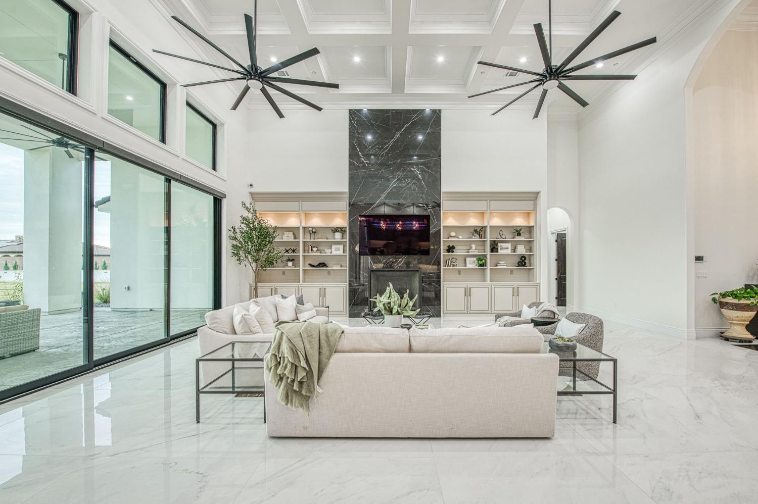 3729 E Queens Ct, Clovis, CA 93619