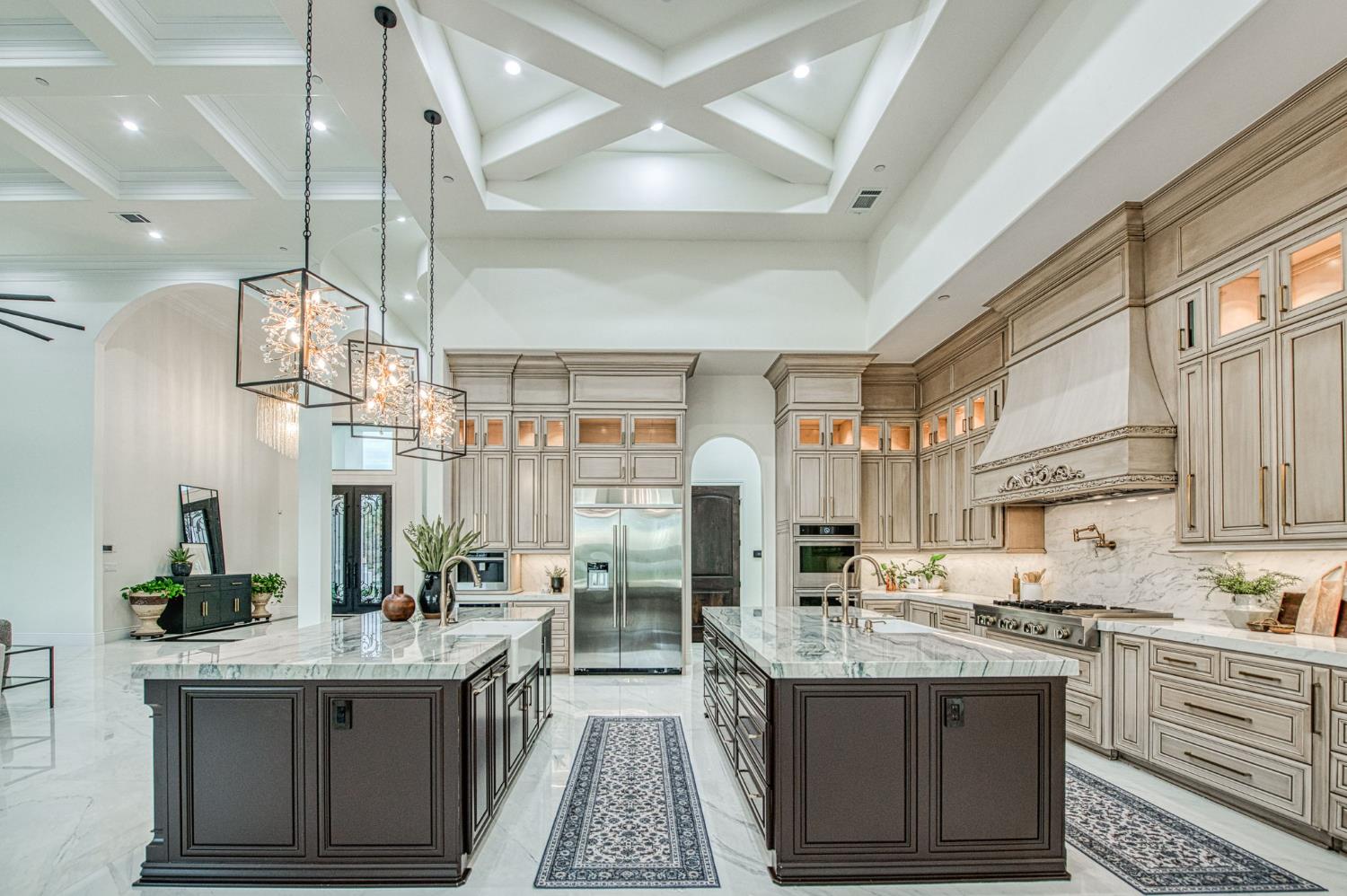 3729 E Queens Ct, Clovis, CA 93619