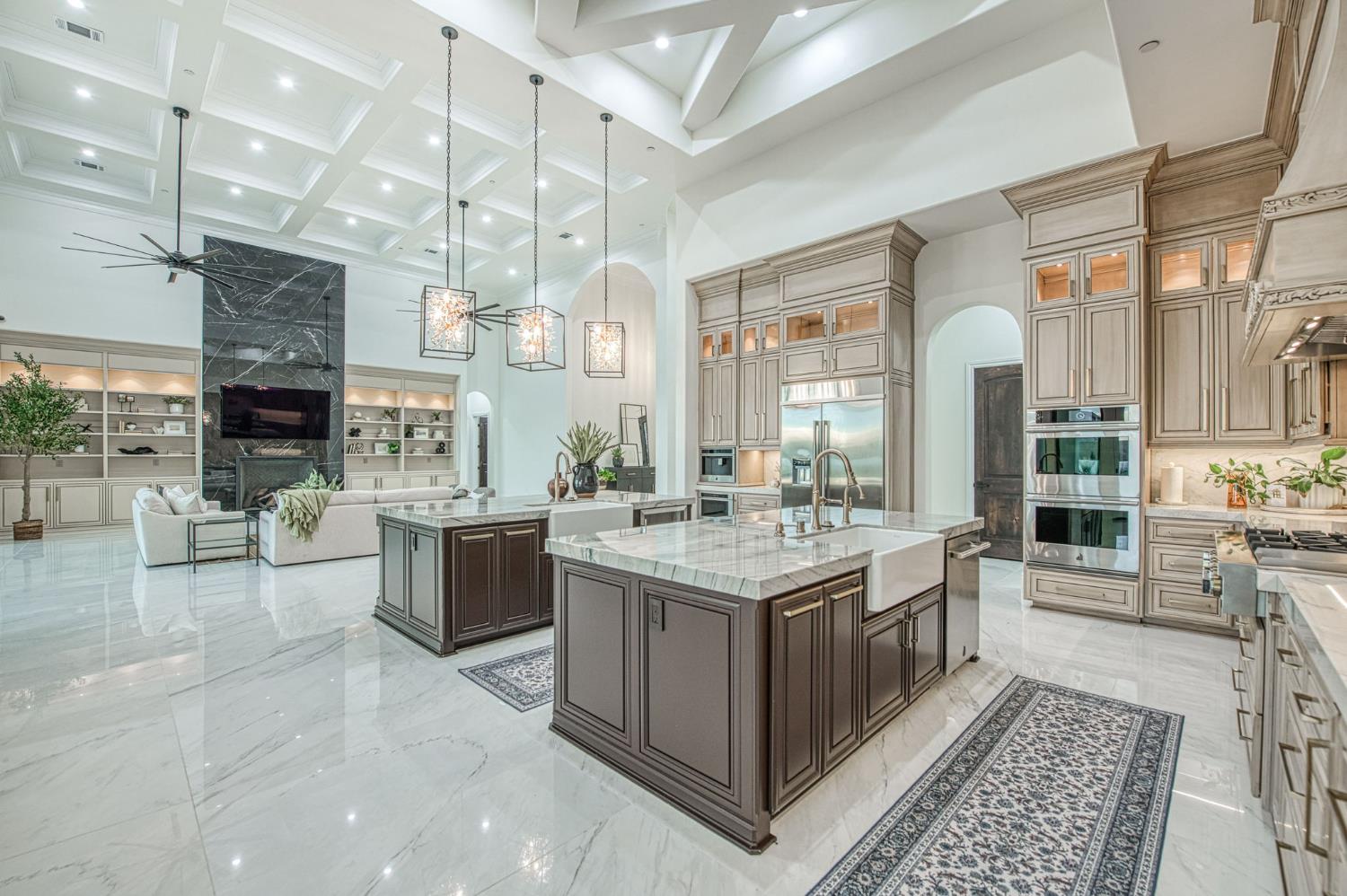 3729 E Queens Ct, Clovis, CA 93619