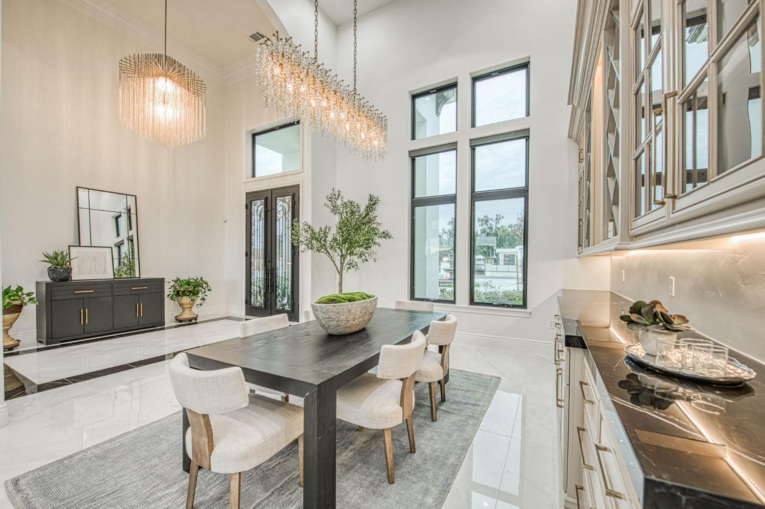 3729 E Queens Ct, Clovis, CA 93619