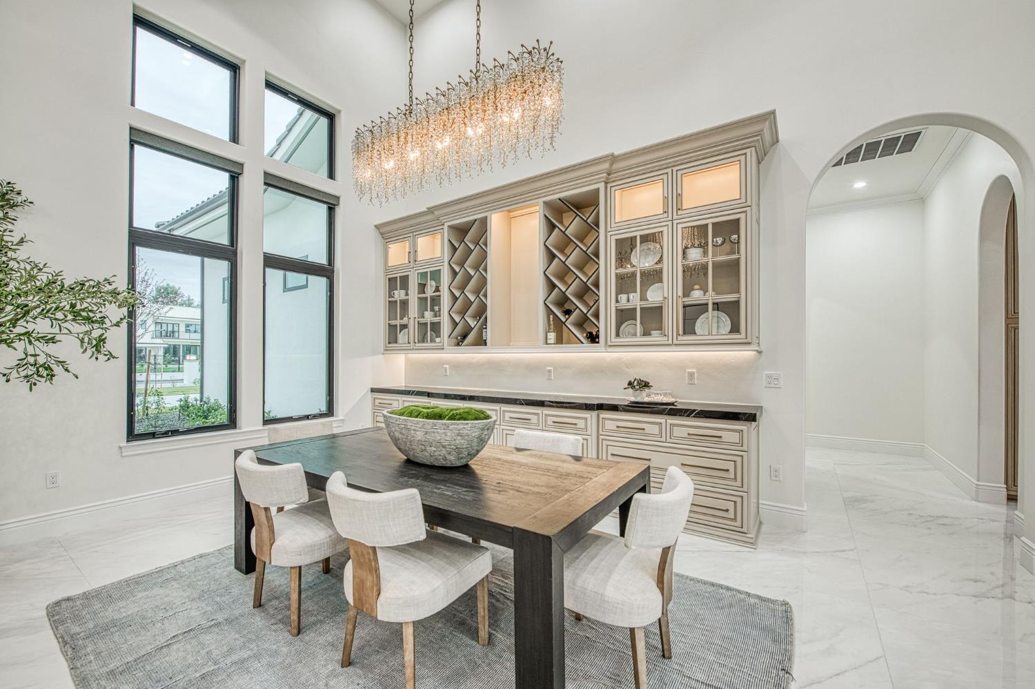 3729 E Queens Ct, Clovis, CA 93619