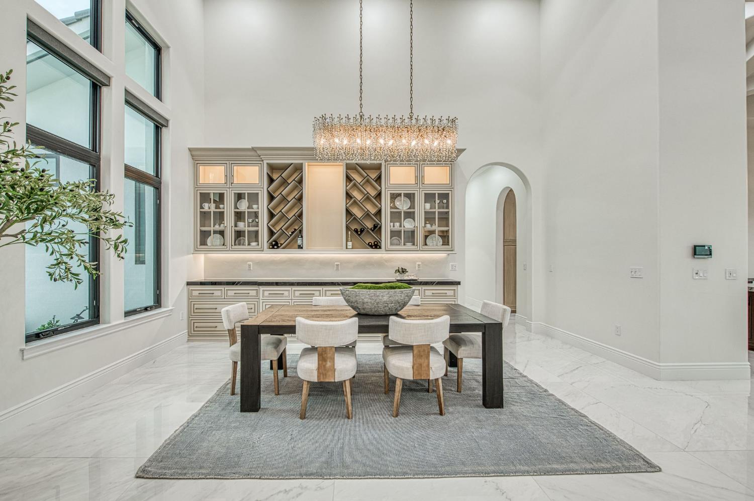 3729 E Queens Ct, Clovis, CA 93619