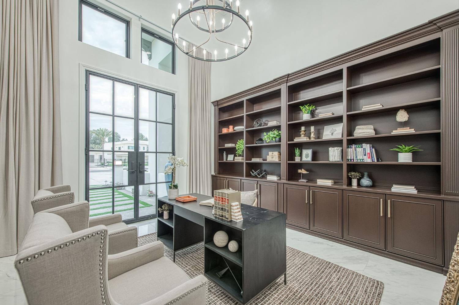 3729 E Queens Ct, Clovis, CA 93619