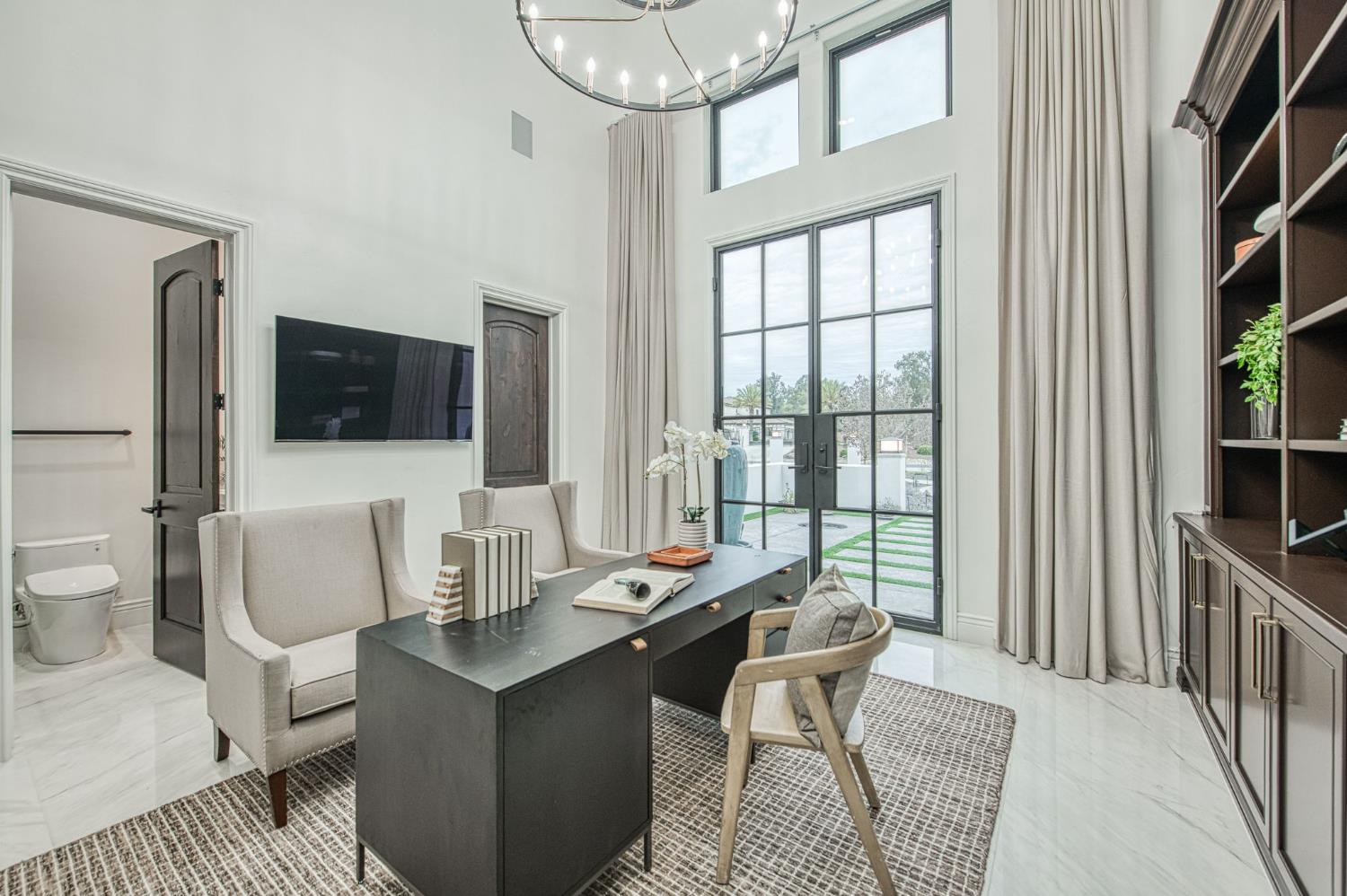 3729 E Queens Ct, Clovis, CA 93619