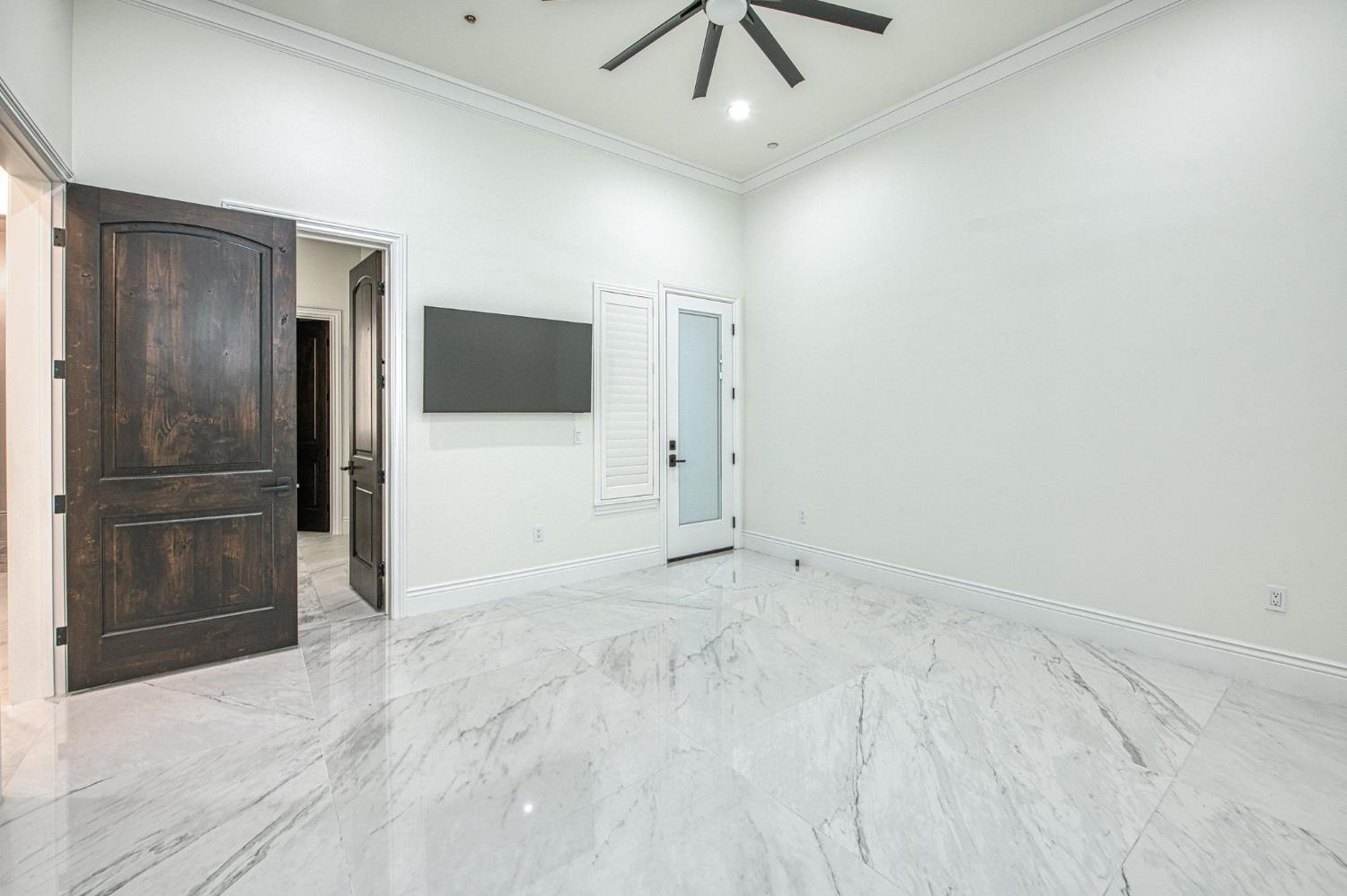 3729 E Queens Ct, Clovis, CA 93619