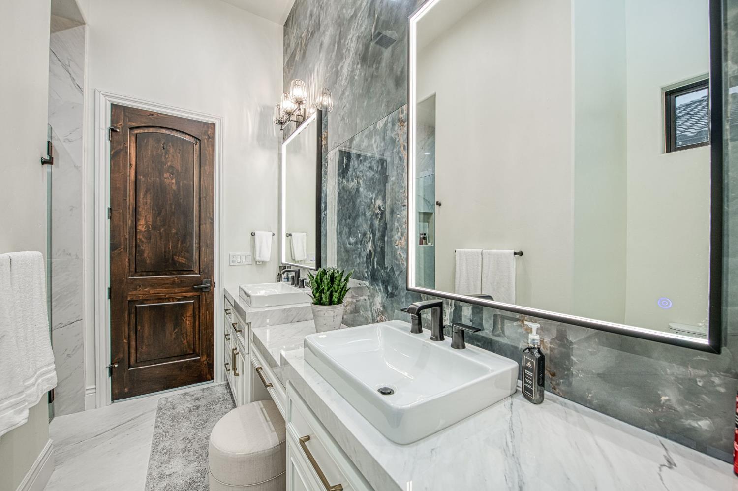 3729 E Queens Ct, Clovis, CA 93619