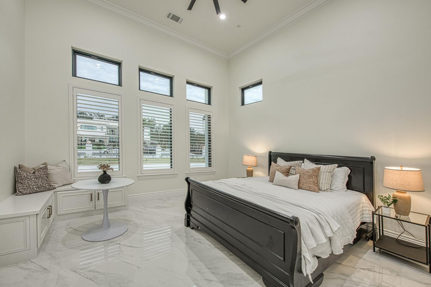 3729 E Queens Ct, Clovis, CA 93619