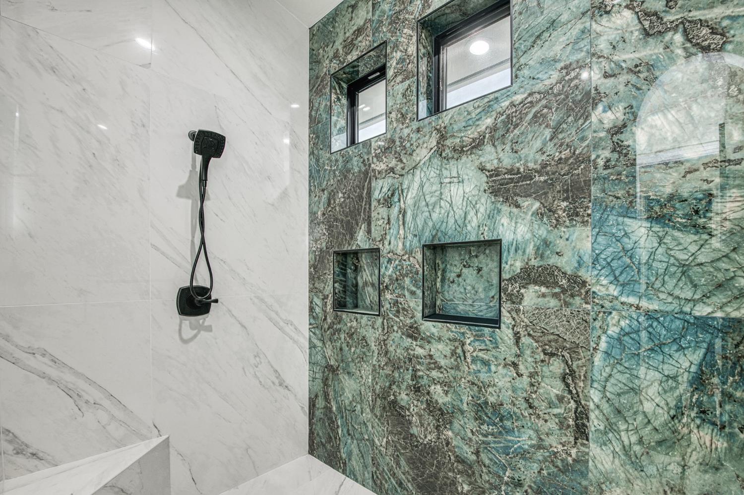 3729 E Queens Ct, Clovis, CA 93619