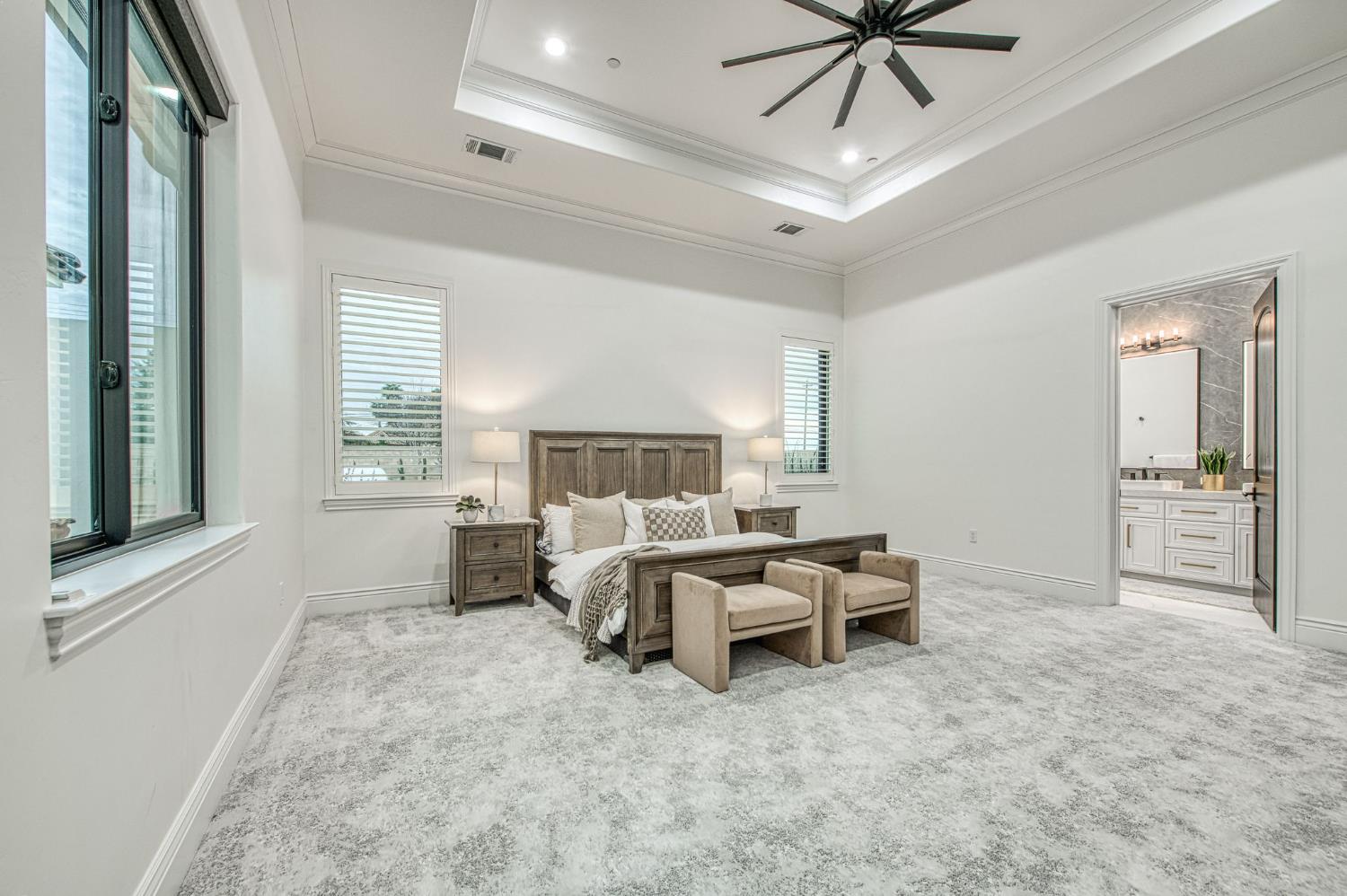 3729 E Queens Ct, Clovis, CA 93619