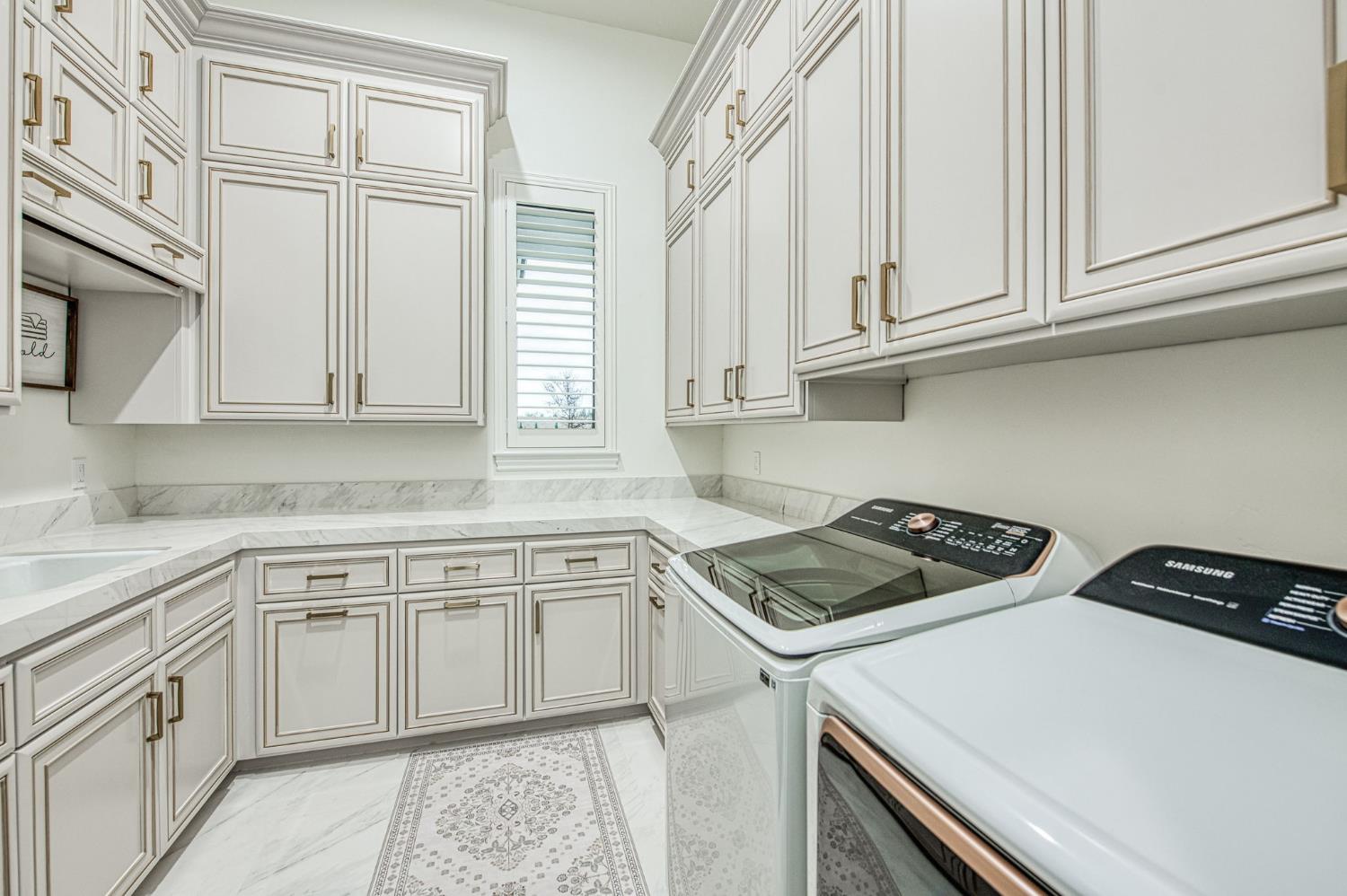 3729 E Queens Ct, Clovis, CA 93619