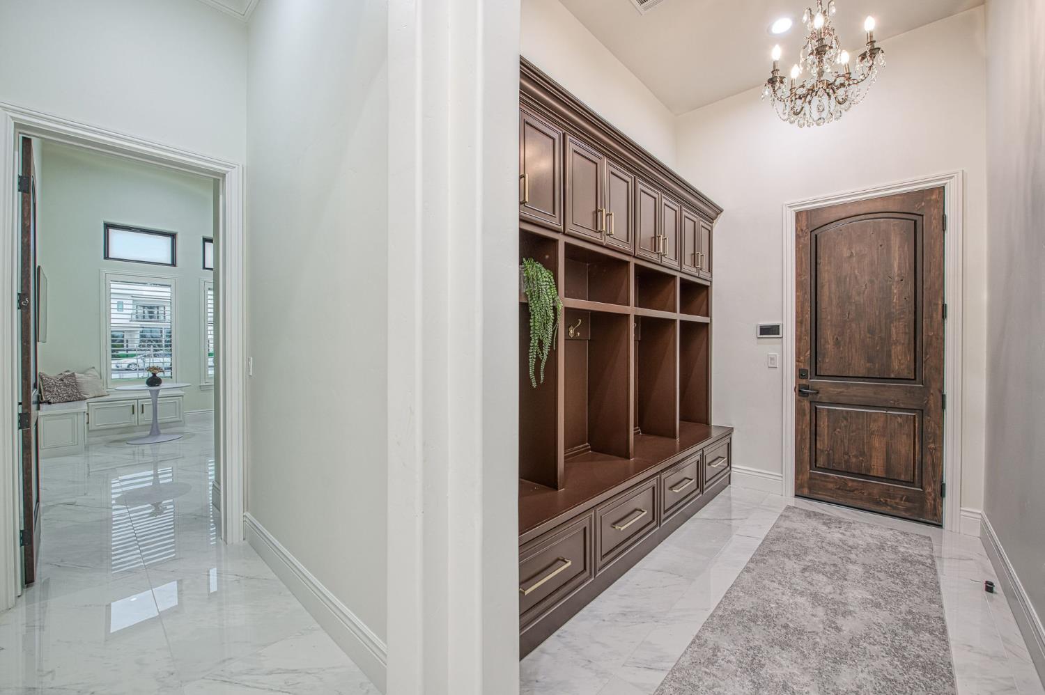 3729 E Queens Ct, Clovis, CA 93619