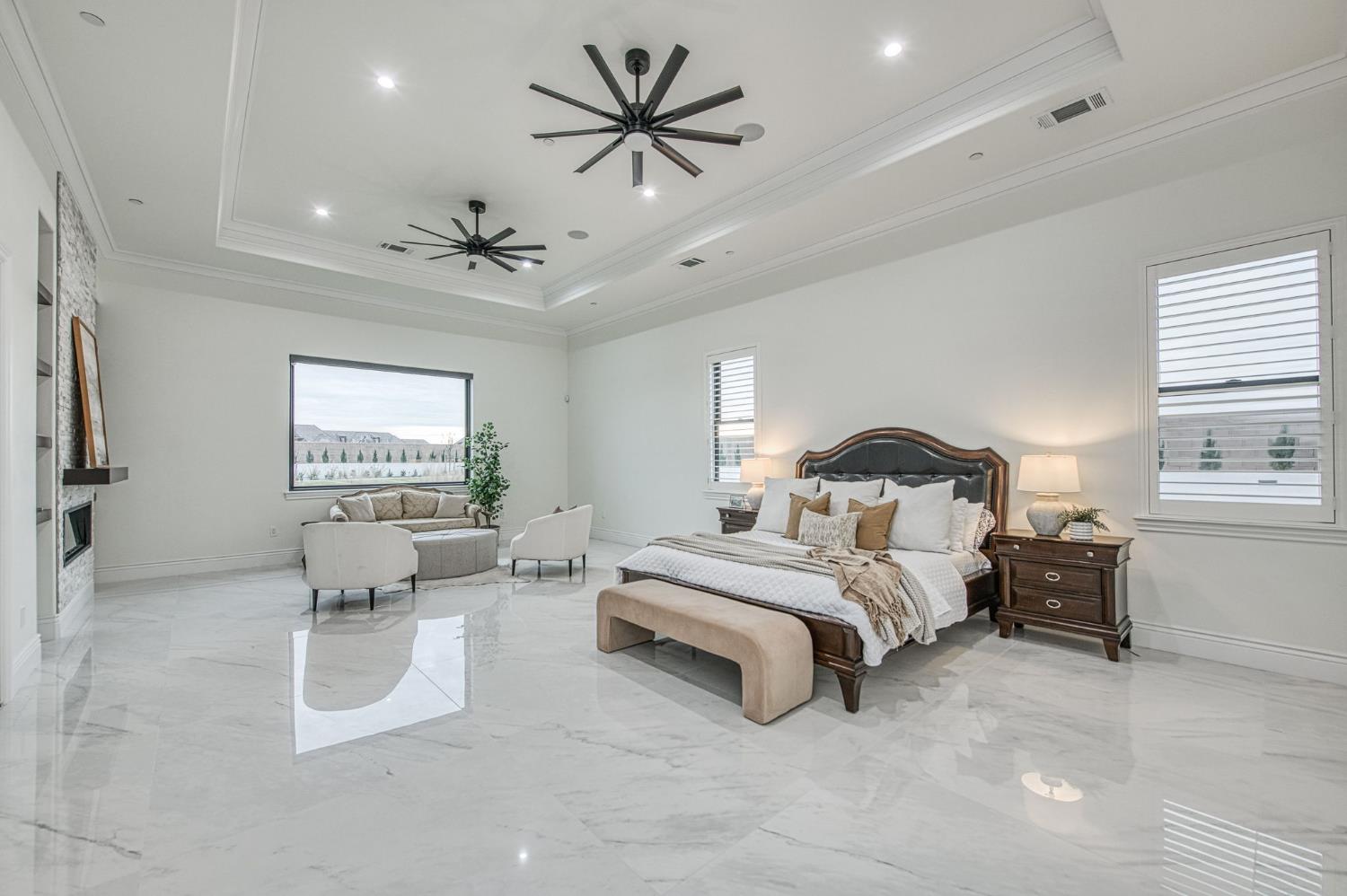 3729 E Queens Ct, Clovis, CA 93619