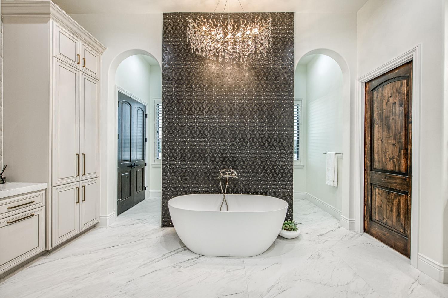 3729 E Queens Ct, Clovis, CA 93619