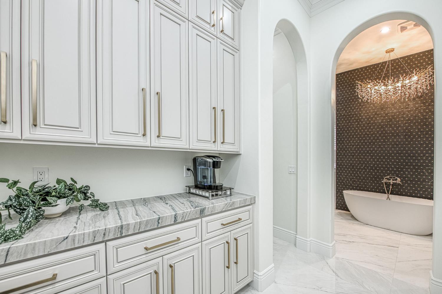 3729 E Queens Ct, Clovis, CA 93619