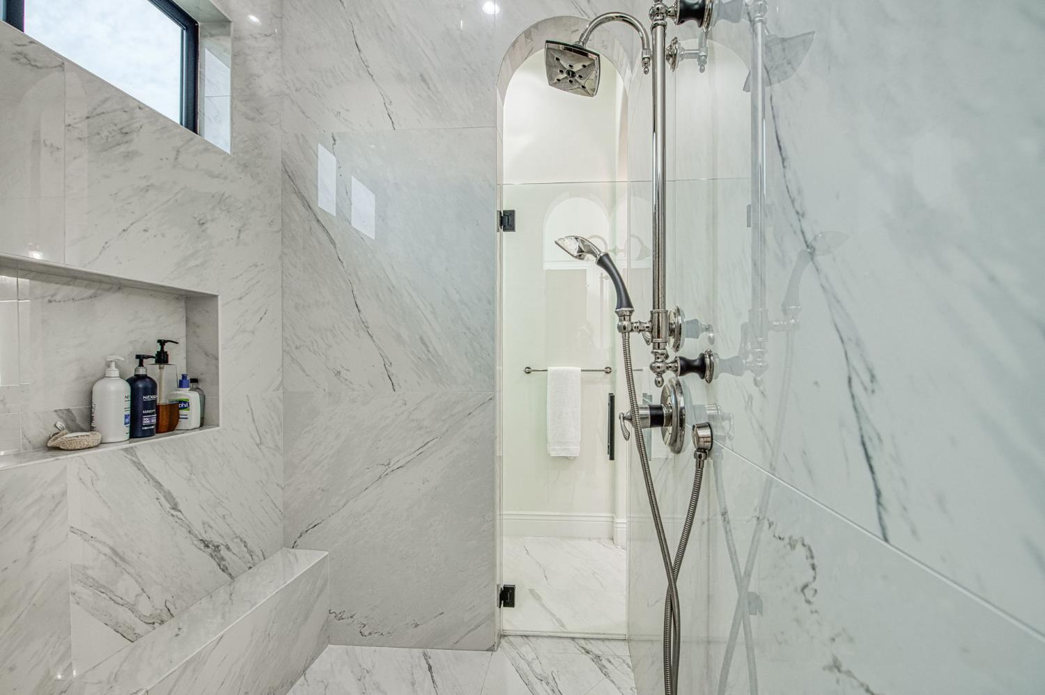 3729 E Queens Ct, Clovis, CA 93619