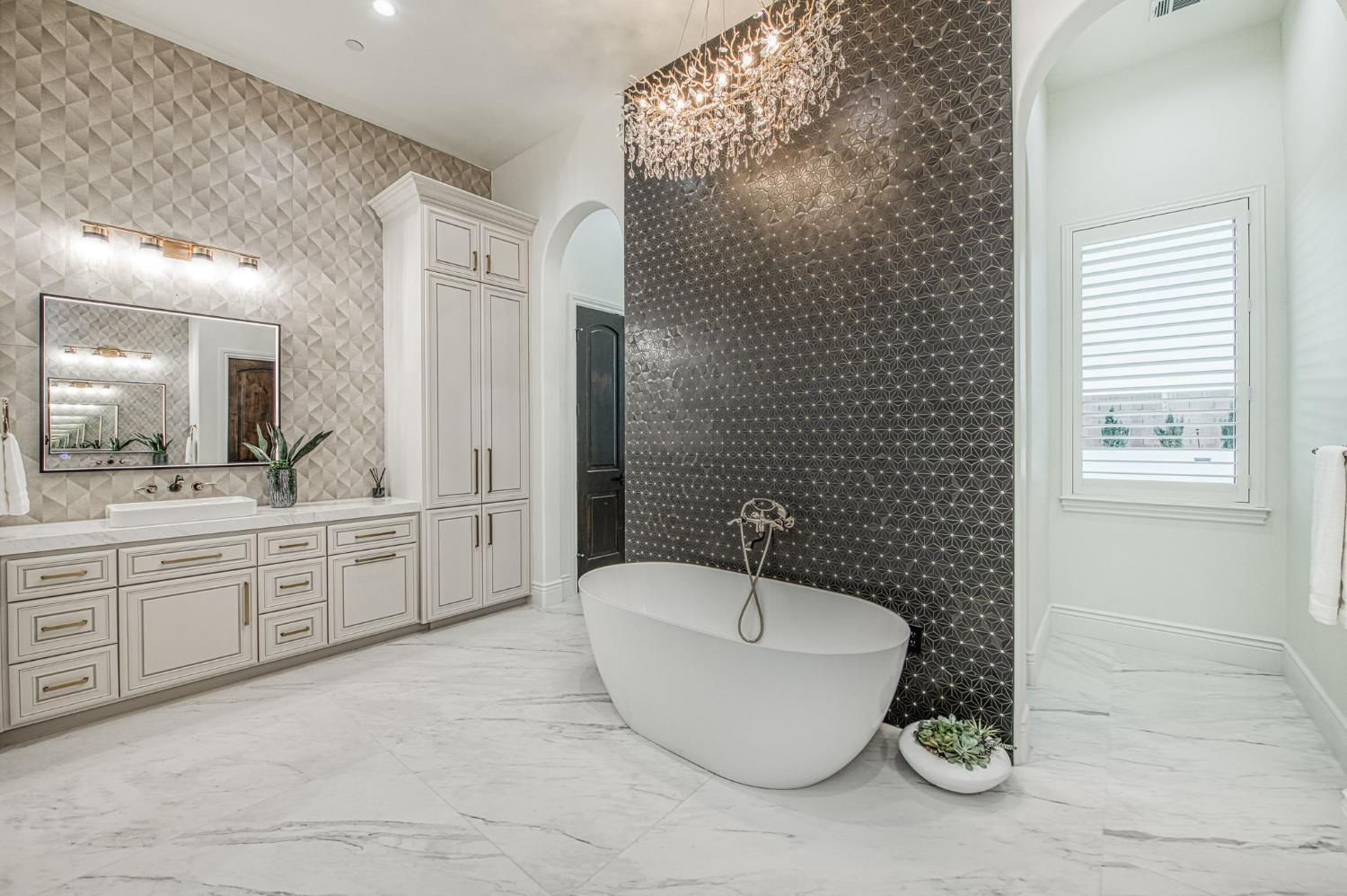 3729 E Queens Ct, Clovis, CA 93619