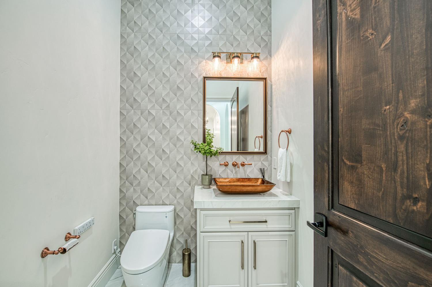 3729 E Queens Ct, Clovis, CA 93619